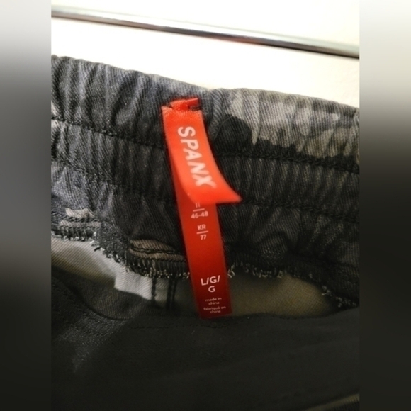 Spanx Camo Pants - Picture 2 of 3